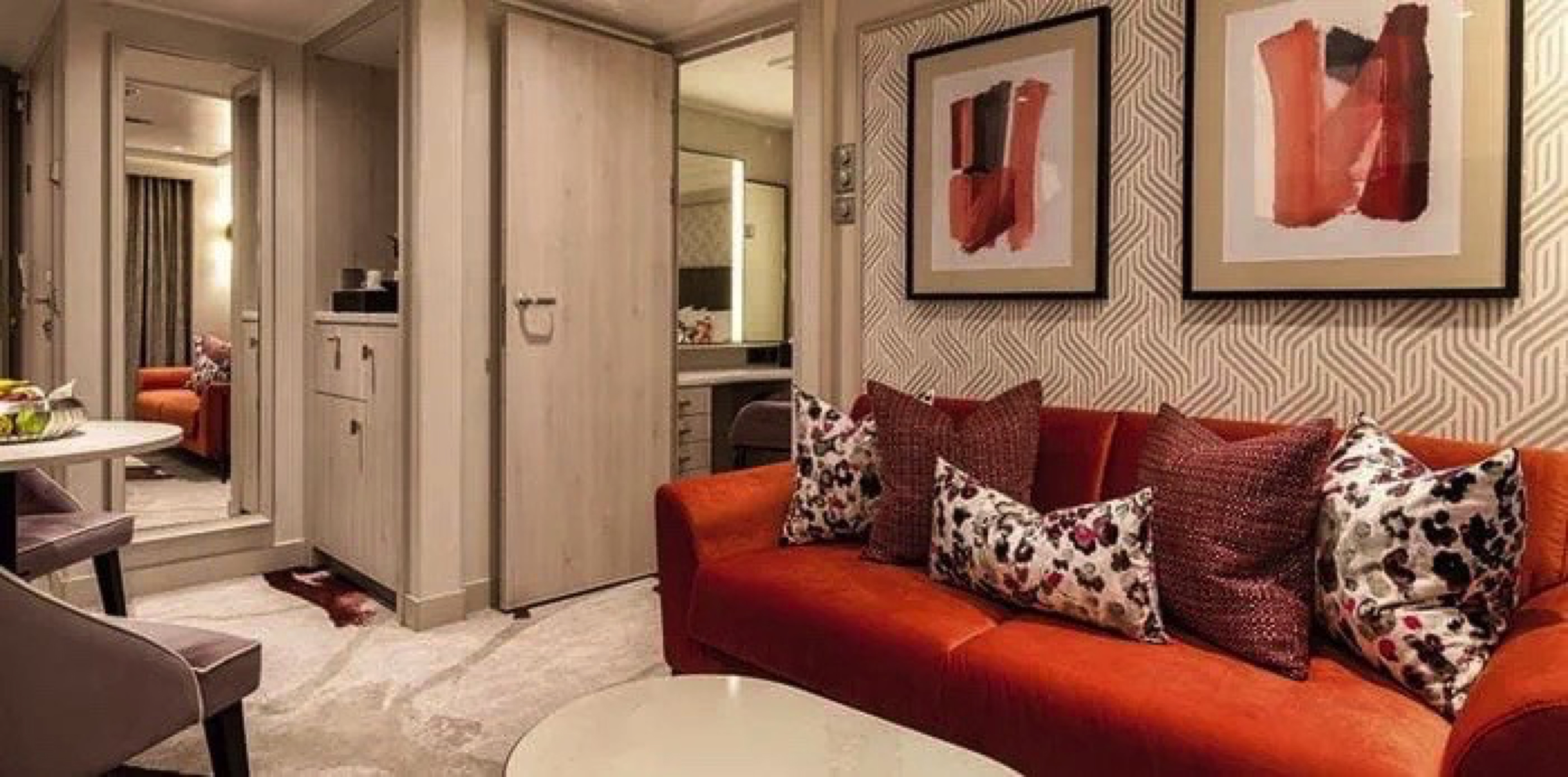 Mid Ship Suite with Balcony